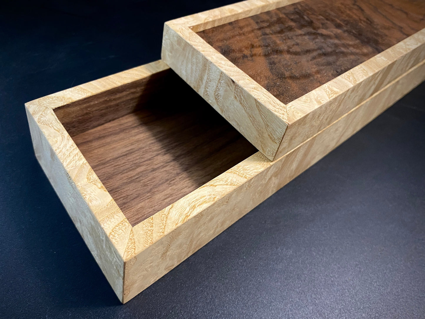 Boîte 345 mm. pour l'emballage de couteaux de qualité supérieure, en bois précieux. #BOX_10