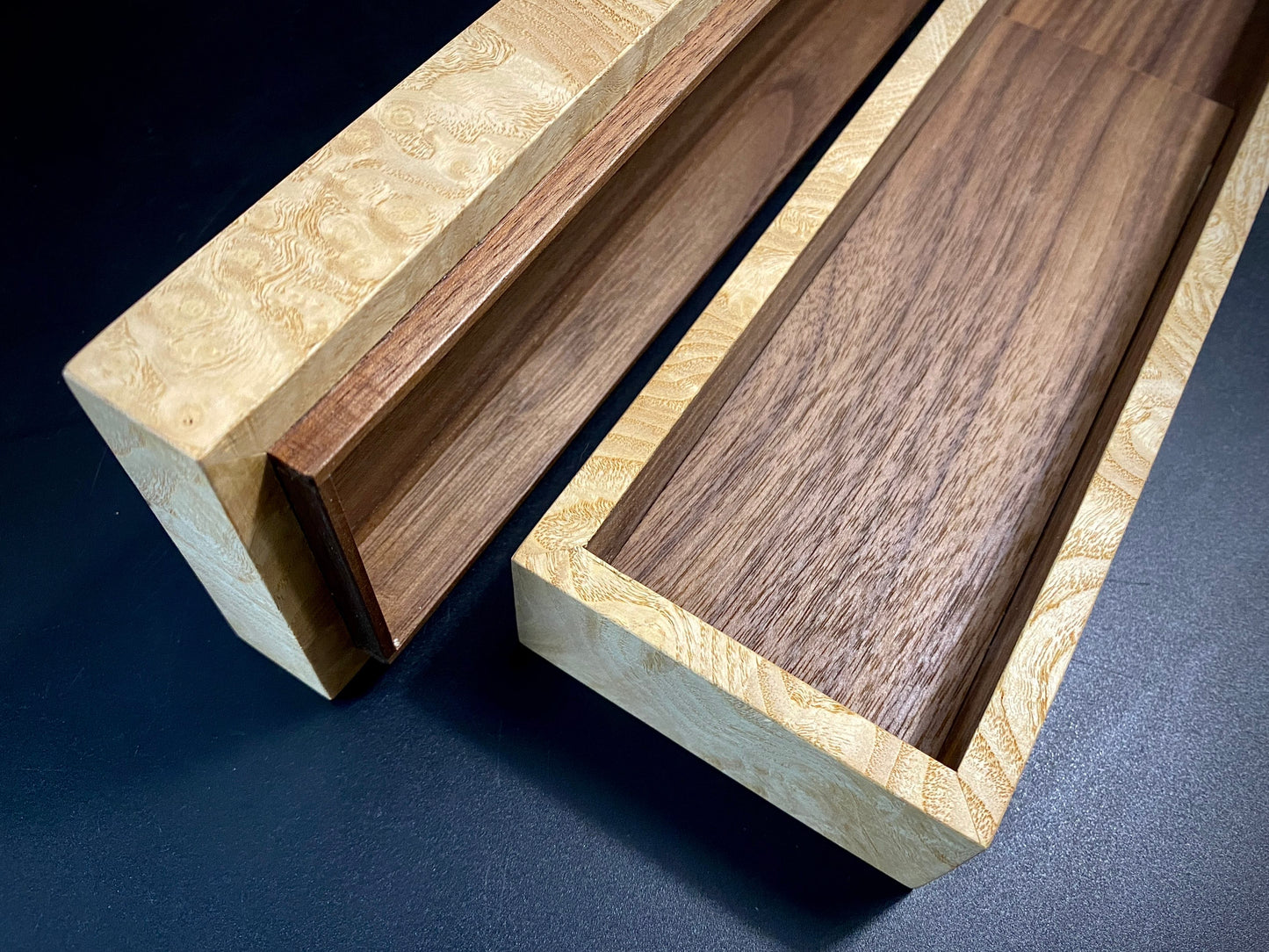 Boîte 345 mm. pour l'emballage de couteaux de qualité supérieure, en bois précieux. #BOX_10