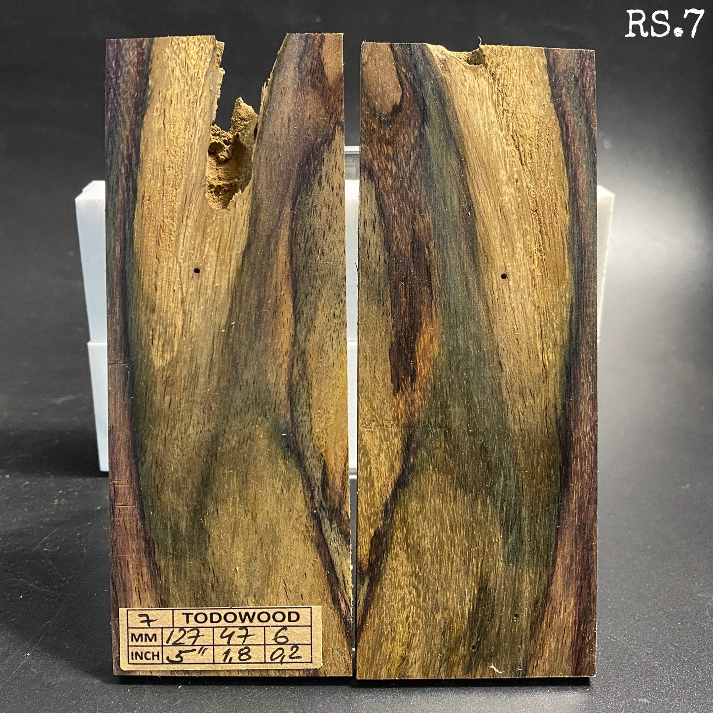 Miroirs en bois de rose, pour l'artisanat, le travail du bois, les bois précieux. Stock France. #RS.7